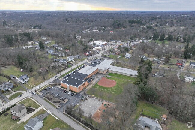 Ingomar Elementary School has a student-teacher ratio of 14 to 1.
