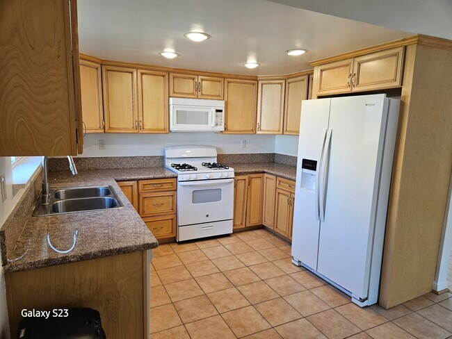 1344 E Windsor Rd unit A/front unit, Glendale, CA 91205 - photo 4