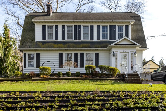 Colonial home in New Brighton.