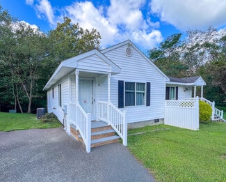 34 Fox Hill Dr, Kilmarnock, VA 22482