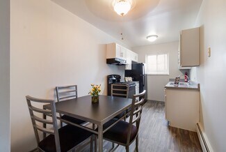 332 S Hubbard Ct, Westland, MI 48186