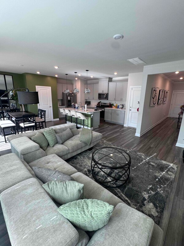 2021 Belterra Dr, Charlotte, NC 28216