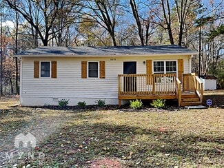 5575 Oglesby Rd, College Park, GA 30349