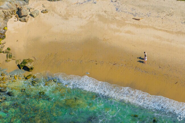 With limited access granted only to residents and their guests, Emerald Bay’s private beach offers a level of exclusivity that sets it apart from other coastal neighborhoods in Laguna Beach.