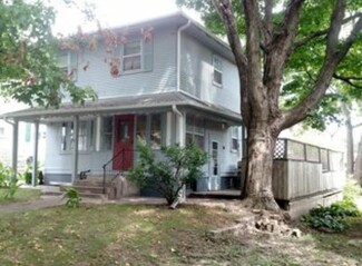 220 W 10th St S, Newton, IA 50208