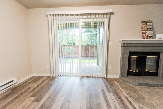 Puyallup Apartments - Cambridge on Seventh Apartments - Dining Room, Deck, and Fireplace