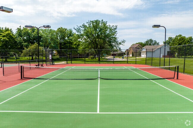 Reflection Ridge has a tennis court to enjoy.