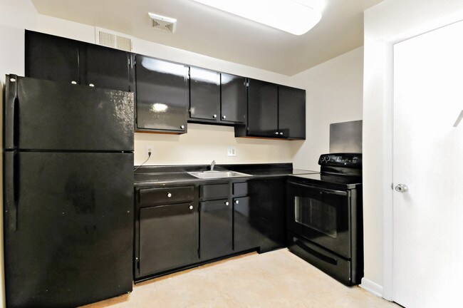 Cedar Heights, Washington, DC 20020 - photo 2