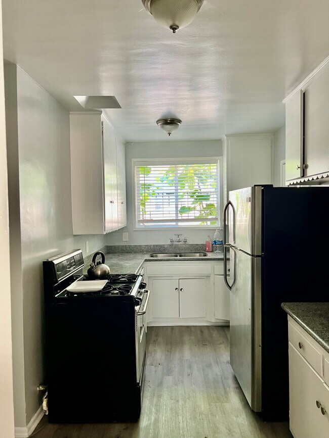1615 N Hobart Blvd, Los Angeles, CA 90027