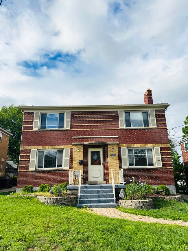 4216 Applegate Ave Unit 1, Cheviot, OH 45211