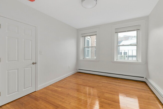 122 Prince St unit 4, Boston, MA 02113 - photo 4