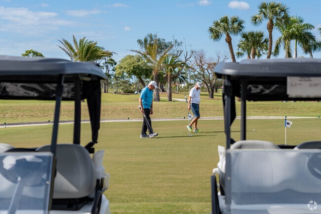 Trafalgar is a golfer's paradise with courses such as the Palmetto Pines Country Club.
