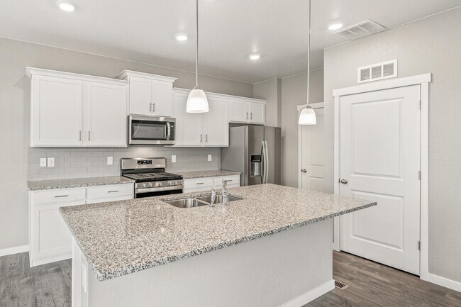 95 N Vandriver Place unit 36210322, Aurora, CO 80018 - photo 7