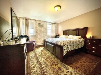 11 Regent Cir Unit 1, Brookline, MA 02445