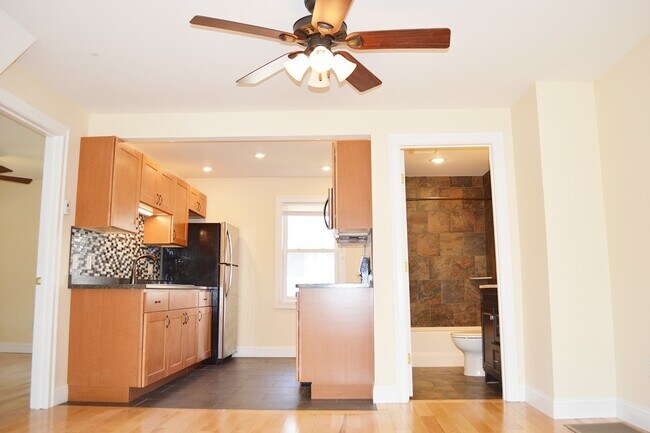 214 North Ave unit A, Burlington, VT 05401 - photo 5