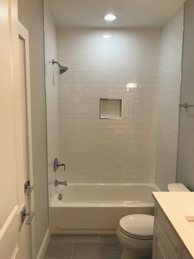 12602 Thompson Rd unit onebed basement plus, Fairfax, VA 22033 - photo 6