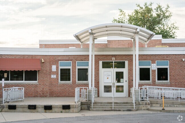 Forest Elementary School has 400 student in grades K to 4th.