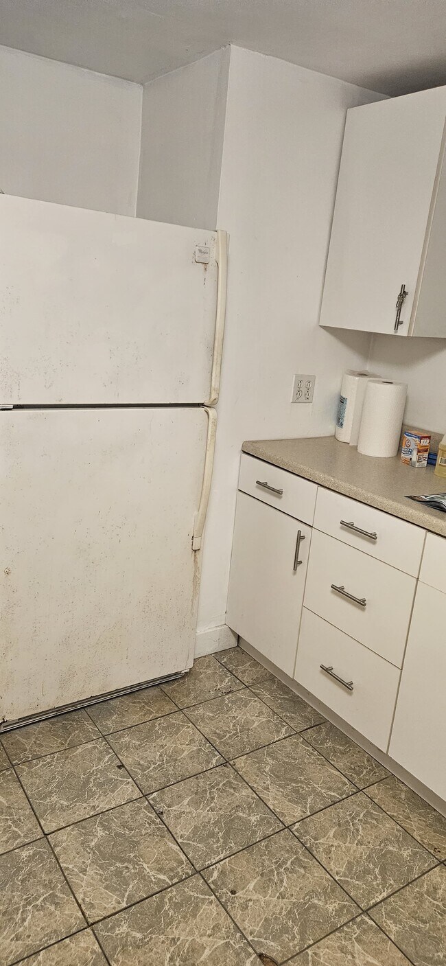 10 Springdale St, Milford, CT 06460 - photo 2