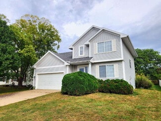 671 61st St, West Des Moines, IA 50266