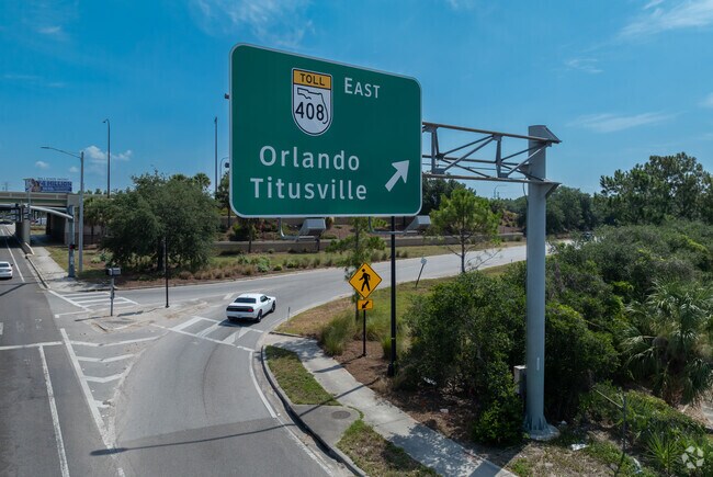 Malibu Groves commuters have easy access to Downtown Orlando using nearby Toll Road 408.