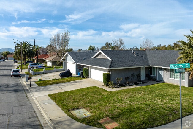 Well-maintained sidewalks line the streets of the Muscupiabe neighborhood.