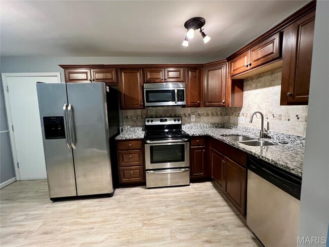 6990 Colonial Woods Dr unit 59, Saint Louis, MO 63129 - photo 4