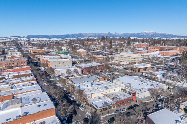 Downtown Moscow providees amazing views over the nearby mountain ranges.