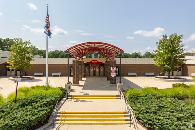 Holly Middle School fosters a strong academic foundation in Holly, MI.
