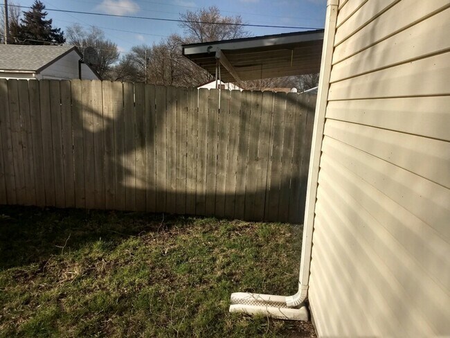 605 S Purdy Ave, Lyons, KS 67554 - photo 5