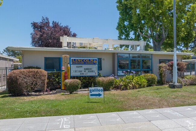 The entrance of Lincoln Elementary in San Jose.