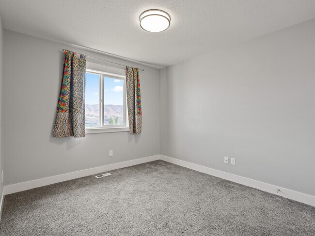 1459 Foxmore St, Pocatello, ID 83204 - photo 7