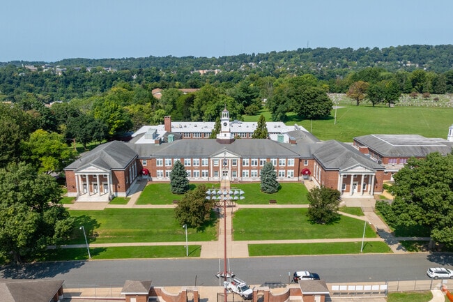 Phillipsburg Middle School serves 664 students in grades 6-8 in New Jersey.