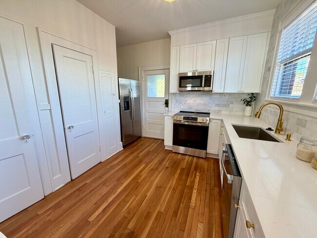 726 E 40th St, Savannah, GA 31401 - photo 7