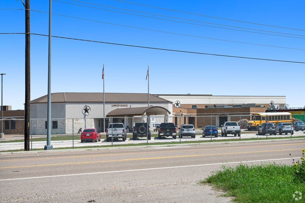 London Middle is located in Outlying West Nueces County, TX.
