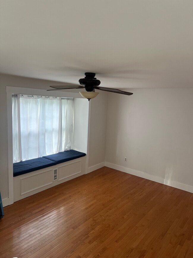 Front living room with bay window seating