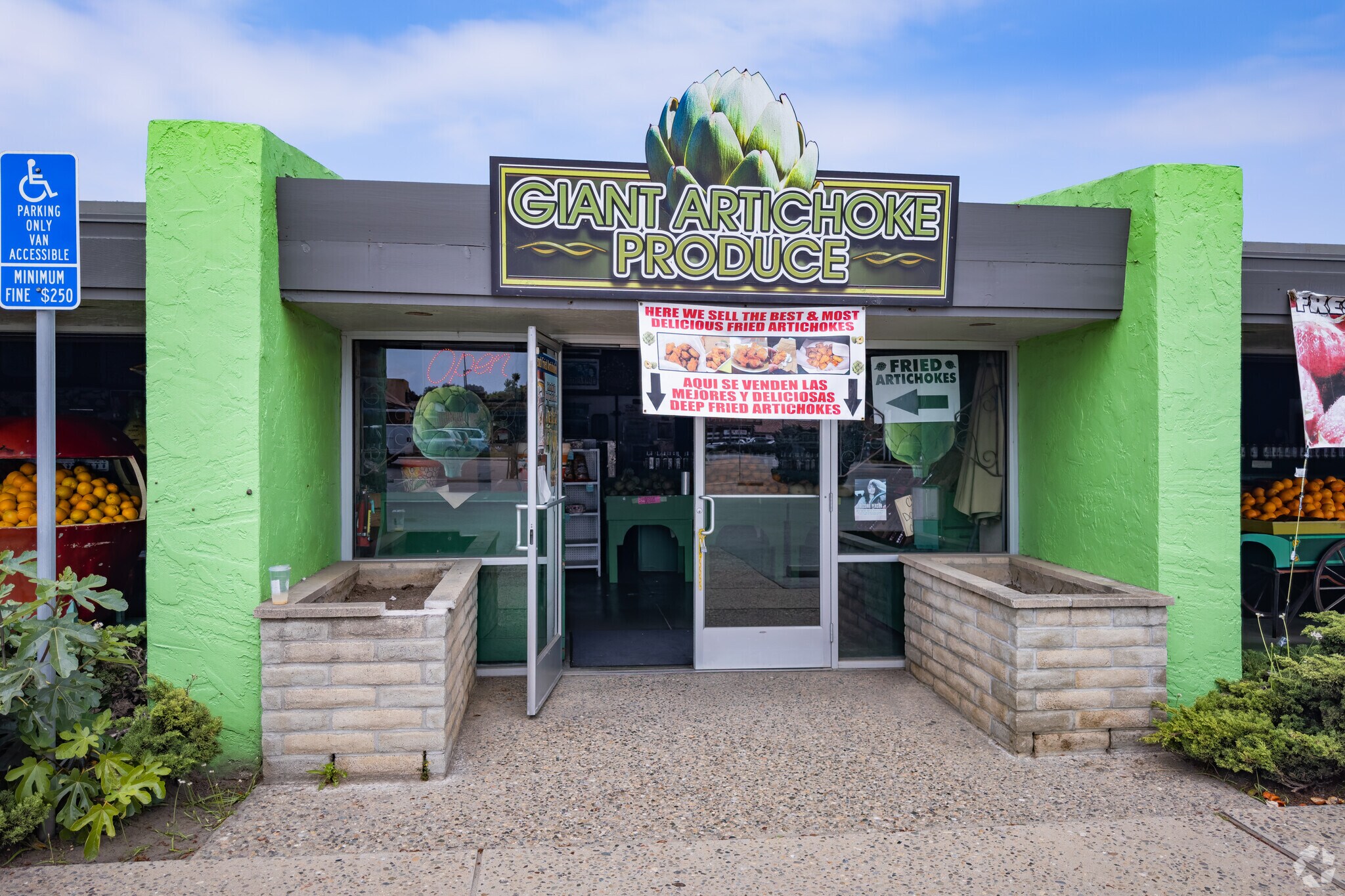 The Giant Artichoke produce market in Castroville, California.