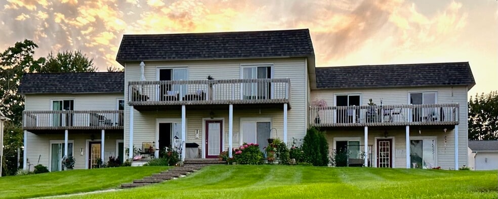 575 N Riverside Ave, Saint Clair, MI 48079 - photo 1