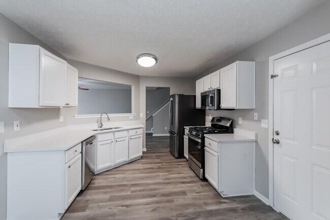 527 Ives Cir NW, Lilburn, GA 30047 - photo 7