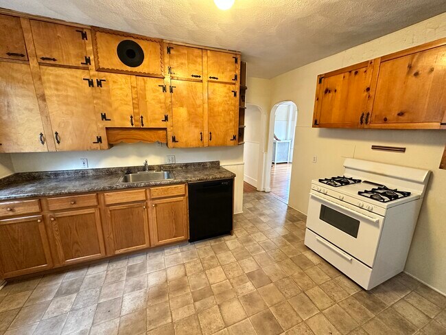 69 Conwell Ave unit 1, Somerville, MA 02144 - photo 6