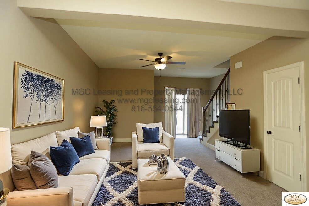 502 N Foxridge Dr, Raymore, MO 64083 - photo 1