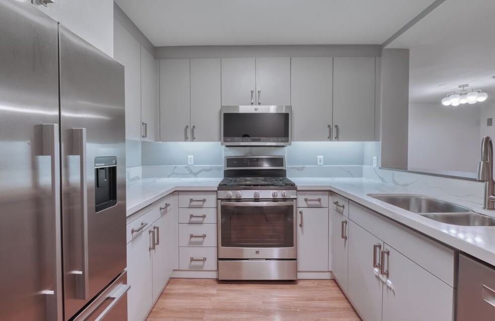 650 Chestnut St, San Francisco, CA 94133 - photo 1