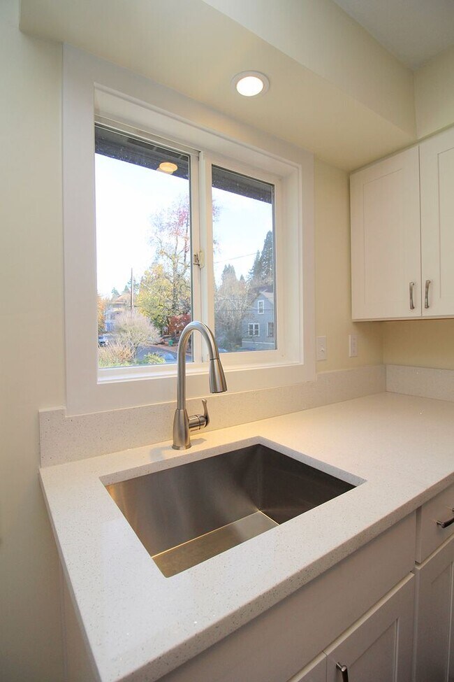 1865-1865 SE Oak St unit 1857, Portland, OR 97214 - photo 7