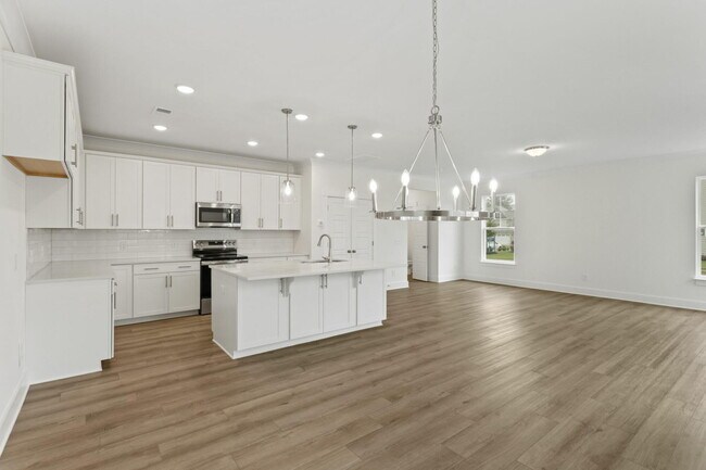 601 Columbus Cir, Simpsonville, SC 29680 - photo 7