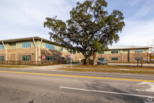 A.K. Suter Elementary School has a student-teacher ratio of 13:1.