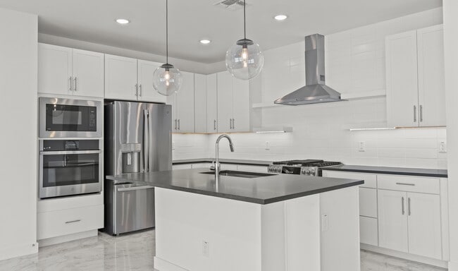 8036 W Griswold Rd, Peoria, AZ 85345 - photo 2