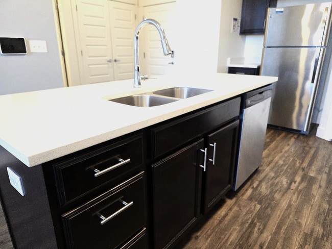 196 W Vine St unit A620, Murray, UT 84107 - photo 2