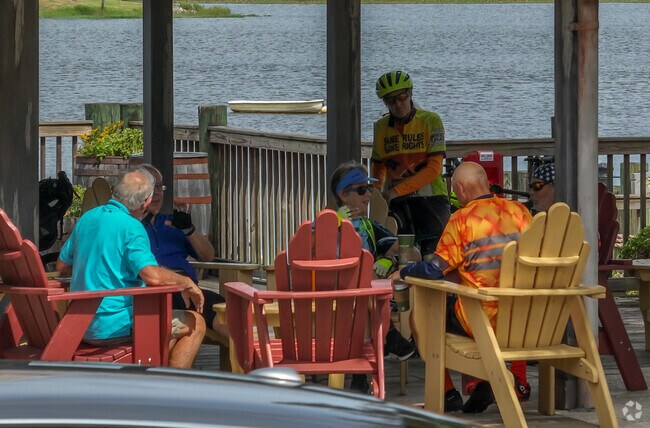 Village of Sabal Chase locals can relax by the water at Lake Sumter Market Square.