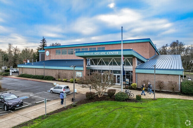The Dallas Aquatic Center offers swimming lessons year round.