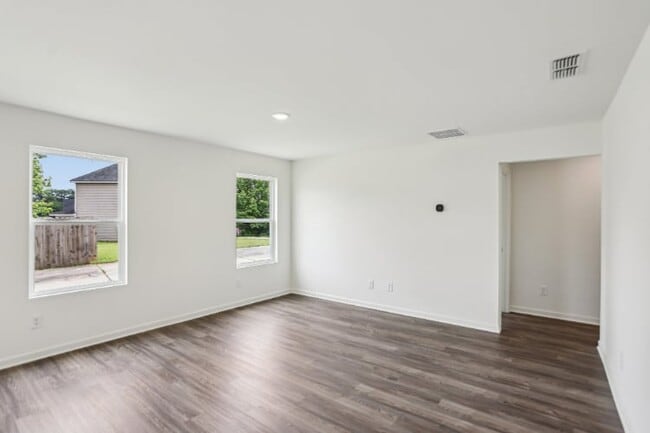 305 Clayton Scott St, Warner Robins, GA 31088 - photo 4