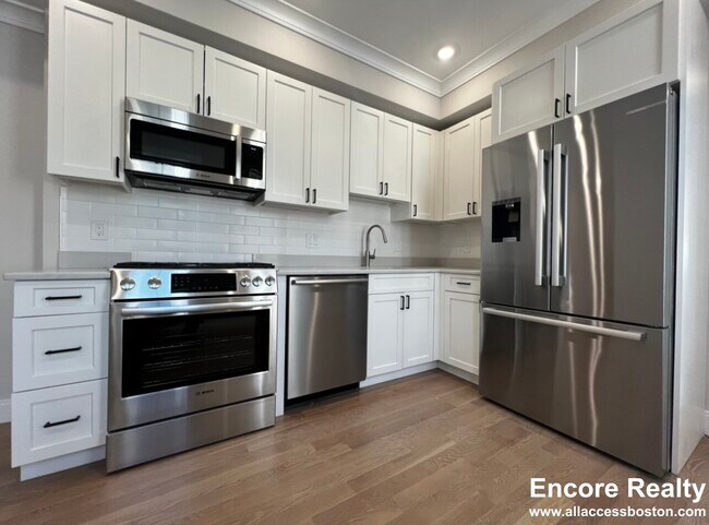 47 Englewood Ave unit 5, Boston, MA 02135 - photo 4